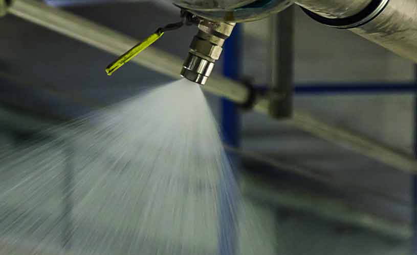 Wasser spritzt aus Duese